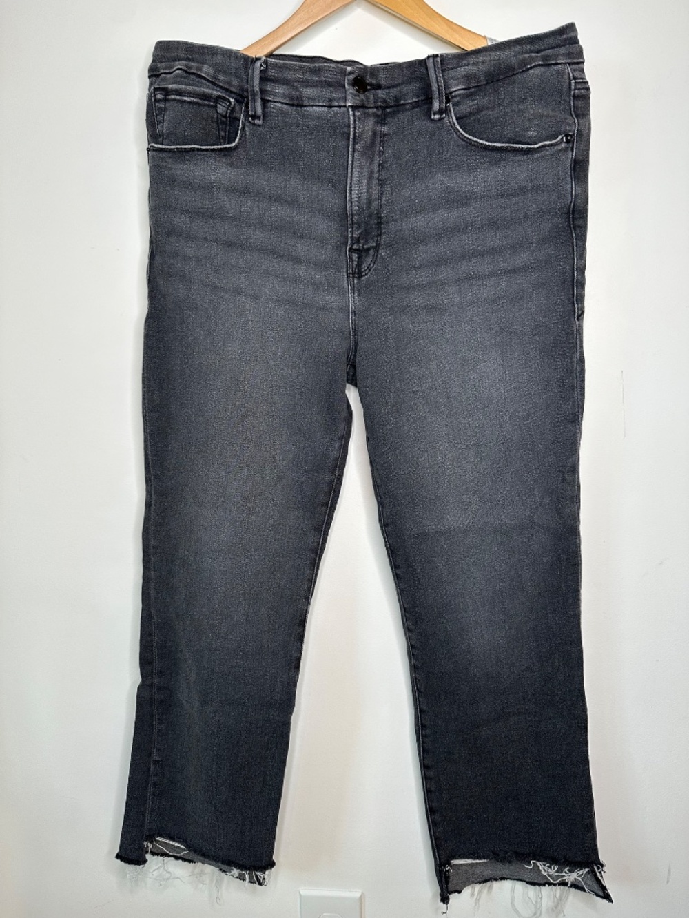GOOD AMERICAN | PETITE STRAIGHT JEANS | BLACK | SIZE: 14/32